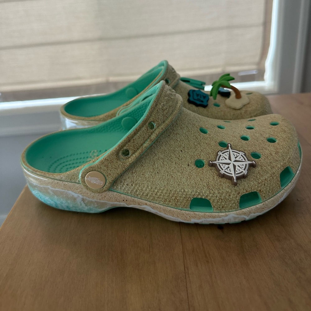 Crocs Unisex Classic Margaritaville Clog. B13 - Picture 2 of 8